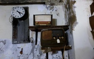 Two old radios and a clock placed in one of the corners in the main room. (Photo: Marwan Thatah)