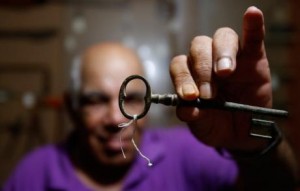 Dr. Mohammed al-Khatib holding an authentic Palestinian house key. (Photo: Marwan Tahtah)